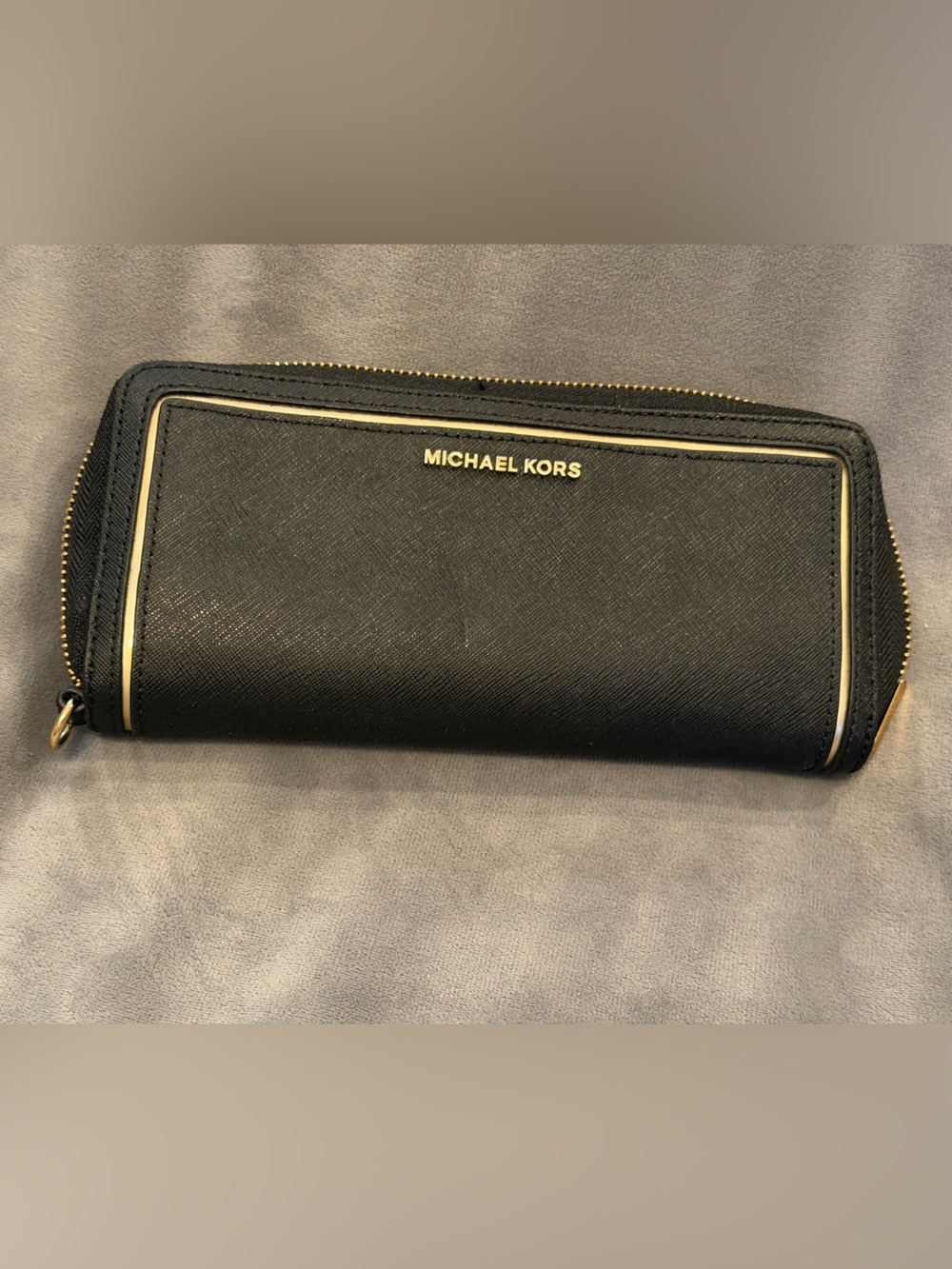 Michael Kors Black and Gold Men's Zip Card Holder
